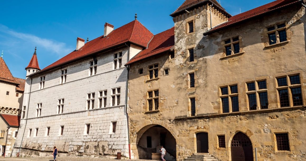 Logis Nemours