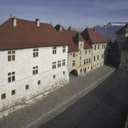 Cour Château d'Annecy Musée lacs et montagnes