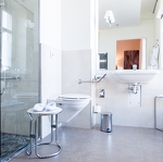 IP_Chambre PMR_SalleDeBain__DSC_9743_Fred_Durantet_10x15.jpg