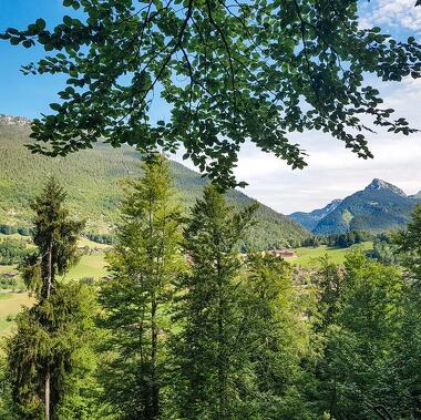 Le Roc des Tours depuis les Traversiers