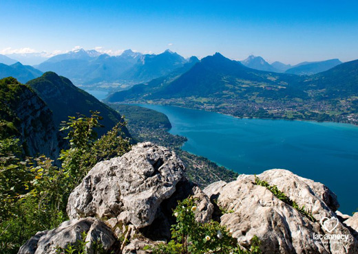 Panorama sur le lac d'Annecy depuis le Mont Veyrier