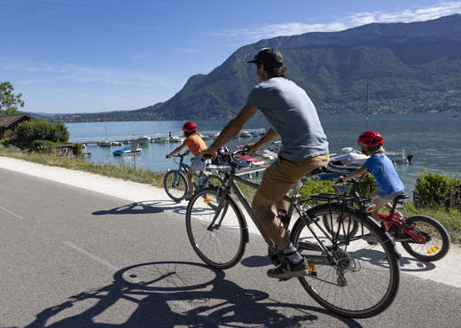 Balade à vélo sur la voie verte du lac d'Annecy